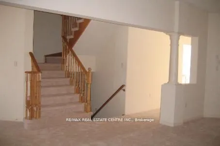 506 Huntington Ridge Dr, Mississauga, ON L5R 2X7