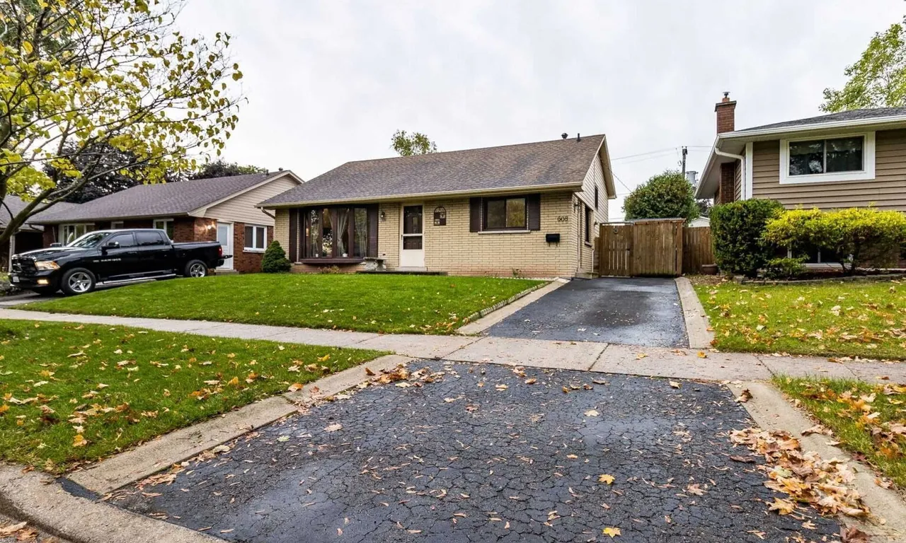 608 Thornwood Ave, Burlington, ON L7N 3B8