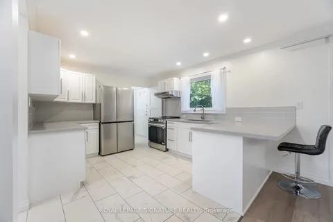 830 South Service Rd, Mississauga, ON L5E 1T8