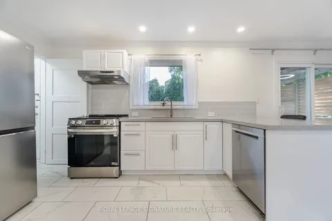 830 South Service Rd, Mississauga, ON L5E 1T8