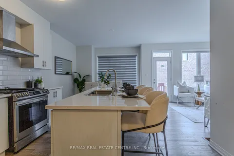 64 Settlers Rd, Oakville, ON L6H 0Y8