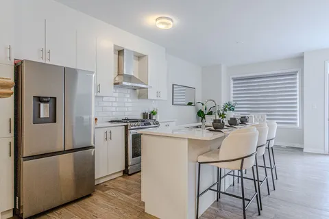64 Settlers Rd, Oakville, ON L6H 0Y8