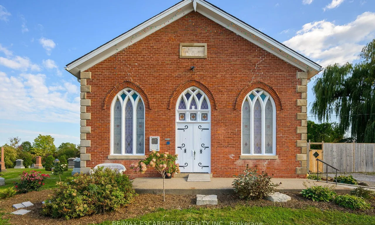 3318 Dundas St, Burlington, ON L7P 0S8