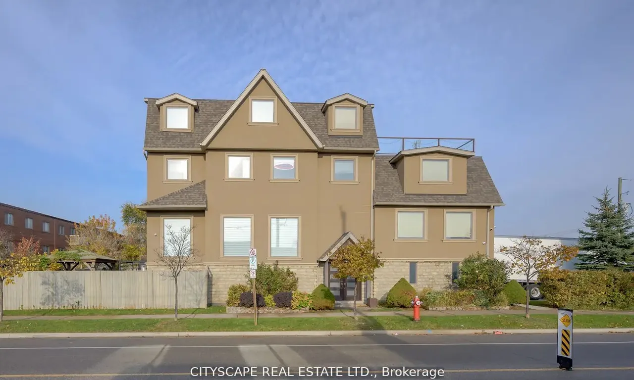 1090 Westmount Ave, Mississauga, ON L5E 1X7