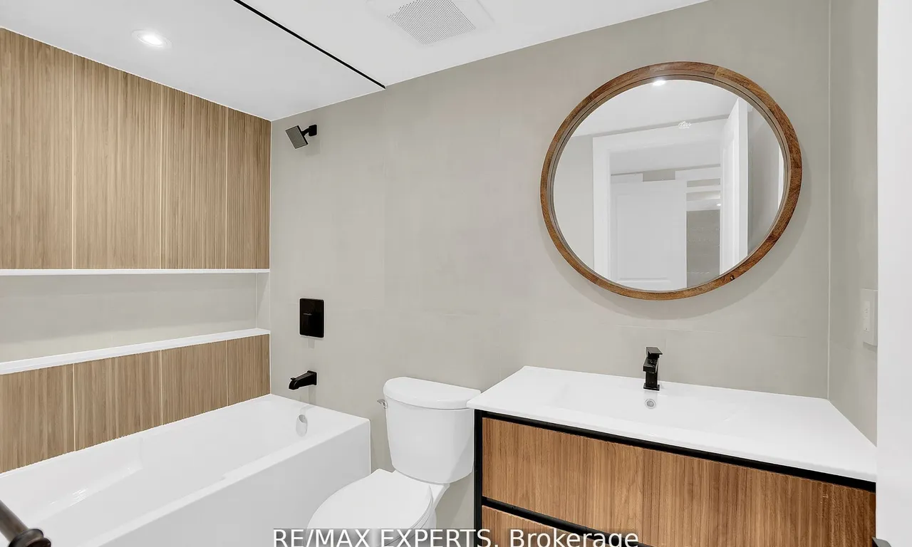 Semi-Detached living room at 2591 Kingsberry Cres Mississauga