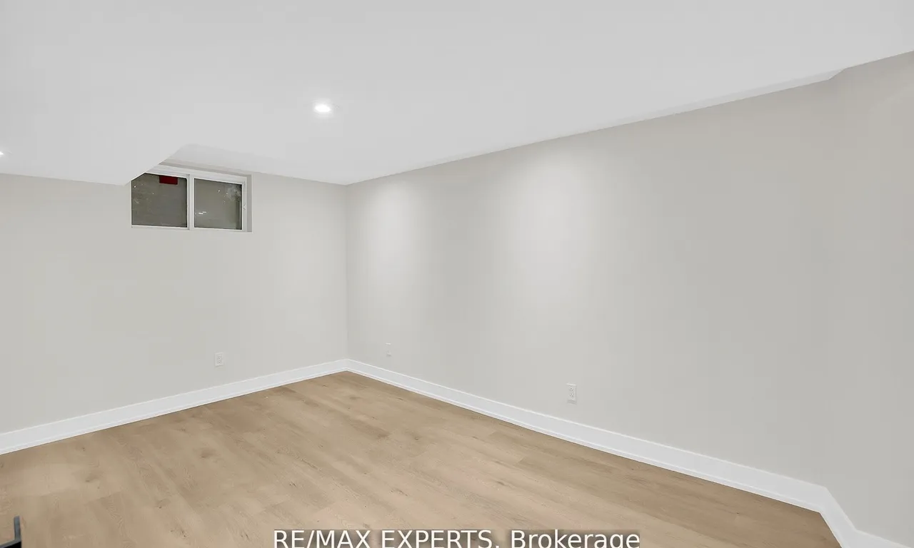 Semi-Detached kitchen at 2591 Kingsberry Cres Mississauga