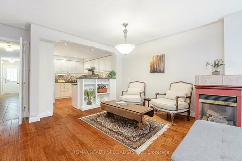 340 Sardinia Dr, Mississauga, ON L5R 3X6