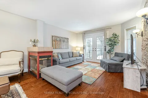 340 Sardinia Dr, Mississauga, ON L5R 3X6