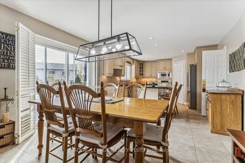 1413 Thistledown Rd, Oakville, ON L6M 1Y4
