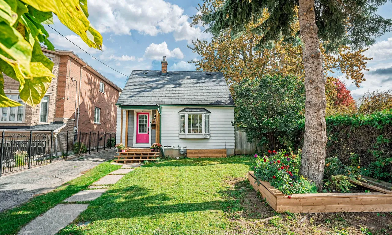15 Chiswick Ave, Toronto, ON M6M 4T7