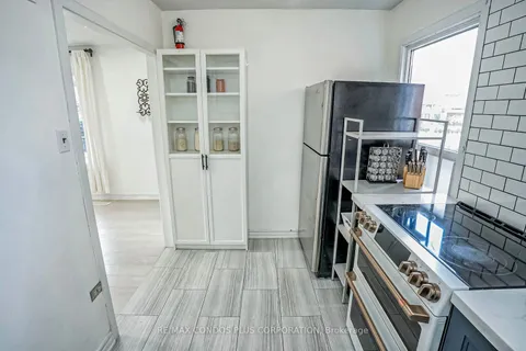 15 Chiswick Ave, Toronto, ON M6M 4T7