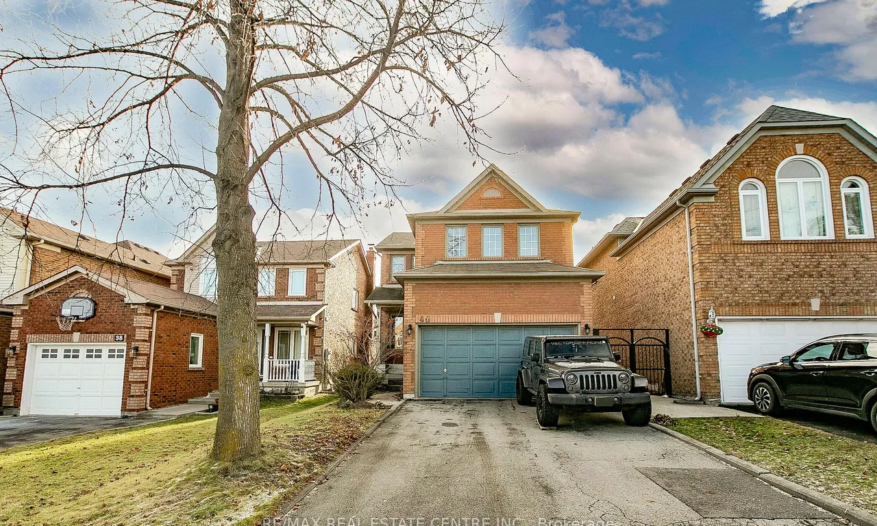 40 Rocky Mountain Cres, Brampton, ON L6R 1E7