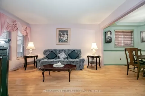 40 Rocky Mountain Cres, Brampton, ON L6R 1E7