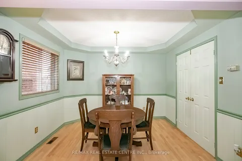 40 Rocky Mountain Cres, Brampton, ON L6R 1E7