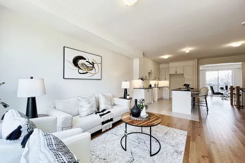 6 Marvin Avenue, Oakville, ON L6H 0Z8
