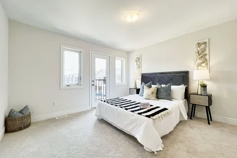 6 Marvin Avenue, Oakville, ON L6H 0Z8