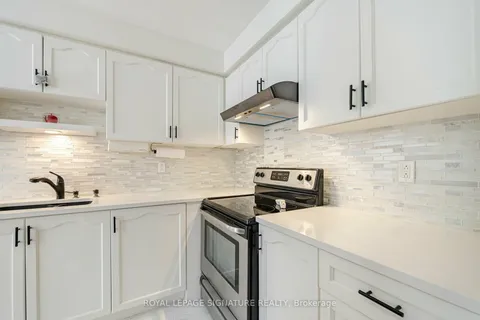 7 Via Cassia Dr, Toronto, ON M6M 5K8