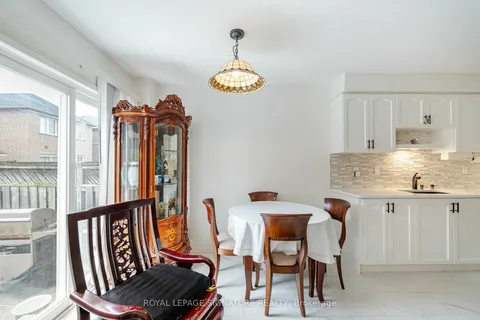 7 Via Cassia Dr, Toronto, ON M6M 5K8