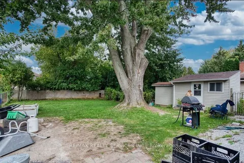 2137 Mount Forest Dr, Burlington, ON L7P 1H6