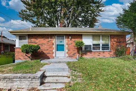 2137 Mount Forest Dr, Burlington, ON L7P 1H6