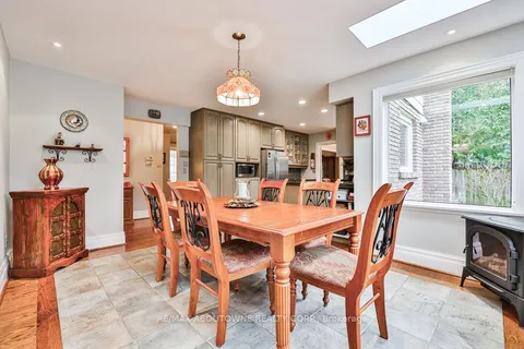 335 CAREY Crt, Oakville, ON L6J 5V7