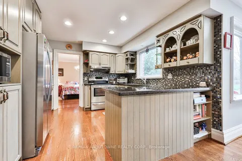 335 CAREY Crt, Oakville, ON L6J 5V7