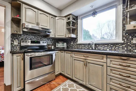 335 CAREY Crt, Oakville, ON L6J 5V7