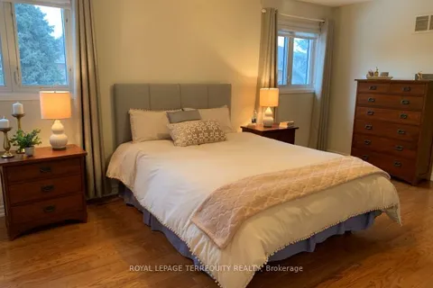 1139 Manor Road, Oakville, ON L6M 1G3