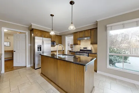 1139 Manor Road, Oakville, ON L6M 1G3
