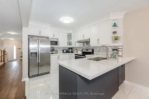 16 Hollingsworth Circ, Brampton, ON L7A 0J7