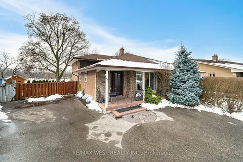 111 Wareside Rd, Toronto, ON M9C 3B7
