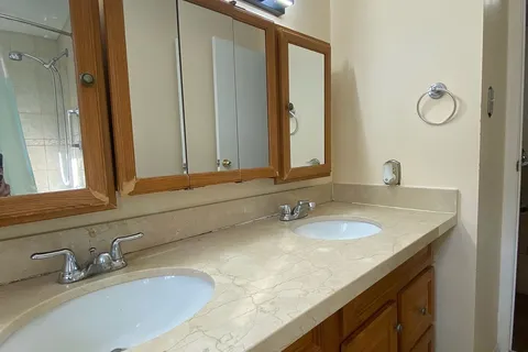 4250 Beacon Lane, Mississauga, ON L5C 3V9