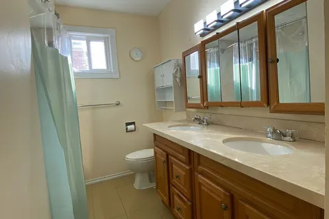 4250 Beacon Lane, Mississauga, ON L5C 3V9