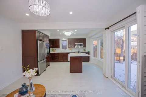 7 Hood Cres, Brampton, ON L6Y 4S6