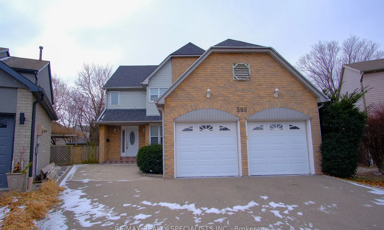 39B Newington Cres, Toronto, ON M9C 5B7