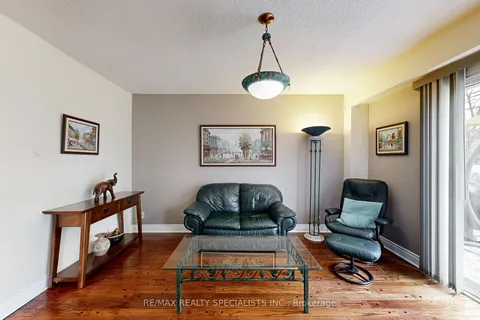 39B Newington Cres, Toronto, ON M9C 5B7