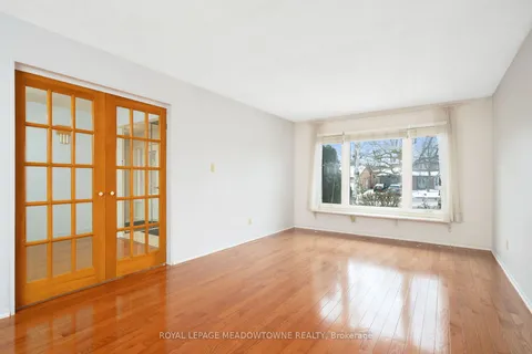 15 Oakington Pl, Mississauga, ON L5N 3V9