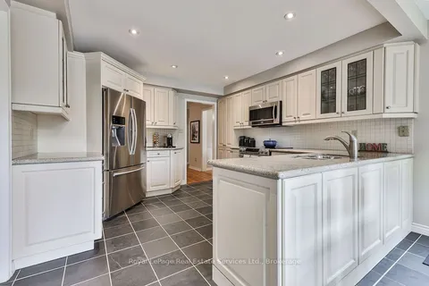 1260 OLD BRIDLE Path, Oakville, ON L6M 1A4