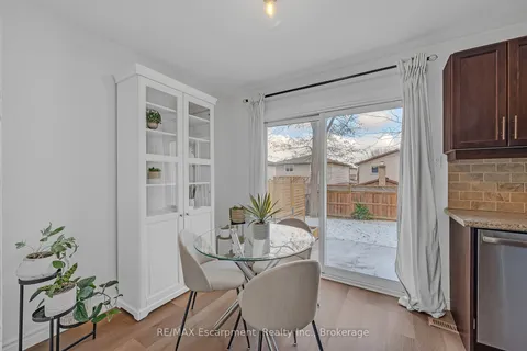 2451 Malcolm Cres, Burlington, ON L7P 3Y7