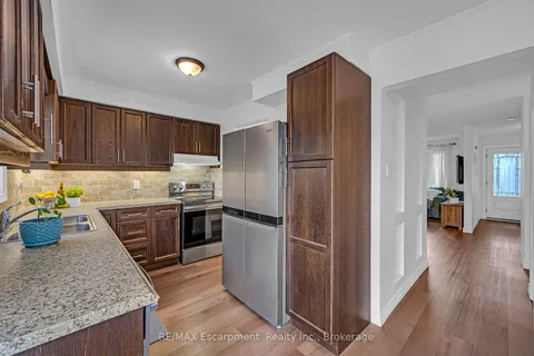 2451 Malcolm Cres, Burlington, ON L7P 3Y7