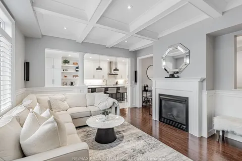 4834 Columbus Dr, Burlington, ON L7M 0H3