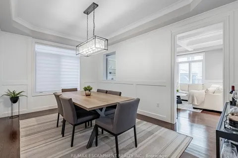 4834 Columbus Dr, Burlington, ON L7M 0H3