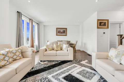 8575 Financial Dr, Brampton, ON L6Y 6C4