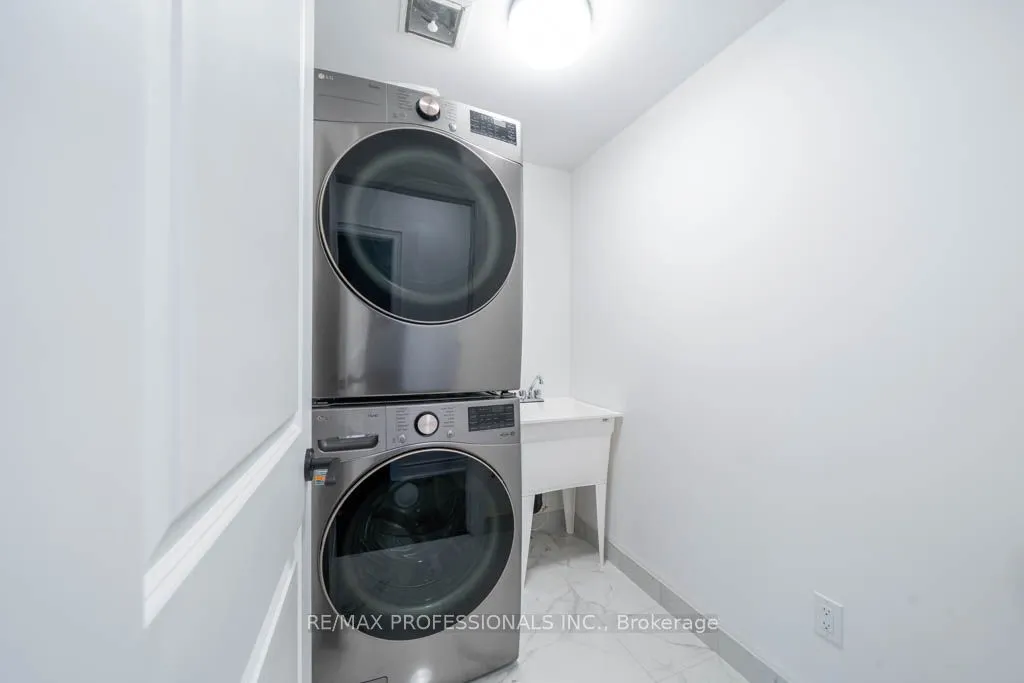 56 Lunar Crescent, ON L5M 2R5