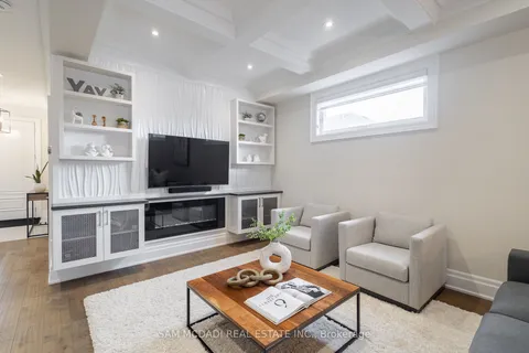 34A Pine Ave, Mississauga, ON L5H 2P8
