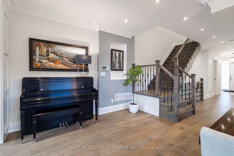 34A Pine Ave, Mississauga, ON L5H 2P8