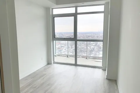 251 Manitoba St, Toronto, ON M8Y 0C7