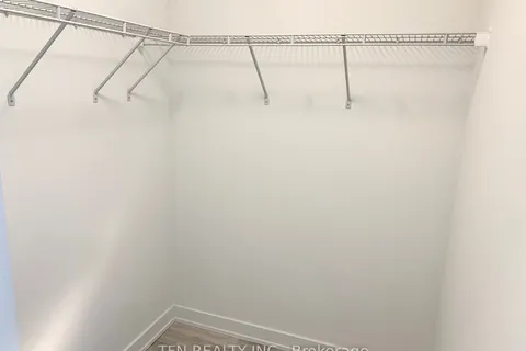 251 Manitoba St, Toronto, ON M8Y 0C7