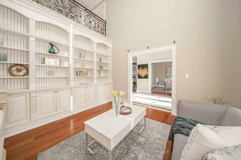 2489 Olinda Crt, Mississauga, ON L5C 4P5