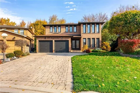 1132 Lovingston Crt, Mississauga, ON L4W 4C7